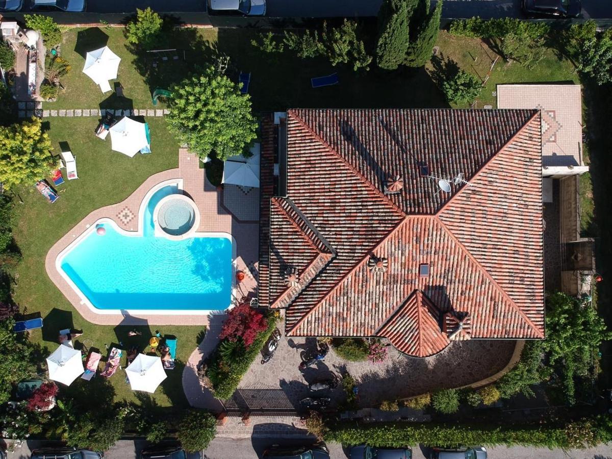 B&B Villa Giulia Дезенцано-дель-Гарда Экстерьер фото
